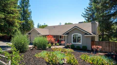 219 Burgundy Road, Healdsburg, CA 95448