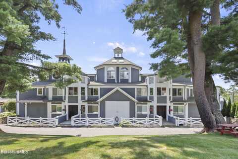 19 Hawthorne St, Stockbridge, MA 01262