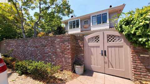 139 Woodland Way, Piedmont, CA 94611