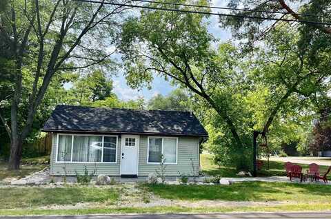 402 E BROAD STREET, BELLAIRE, MI 49615