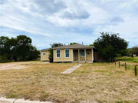 176 W D Avenue, Kingsville, TX 78363