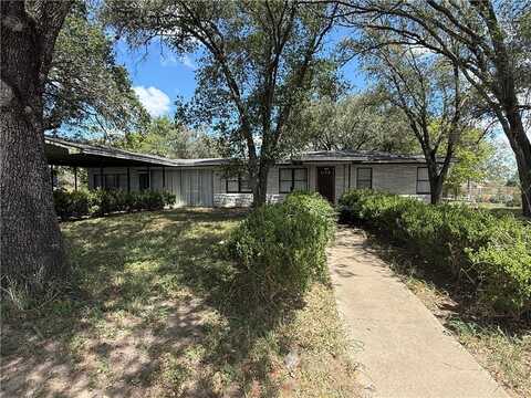 1917 Agarito Avenue, Alice, TX 78332