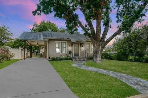 210 Travis St, Fredericksburg, TX 78624