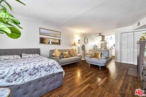 7045 Woodley Ave, Van Nuys, CA 91406
