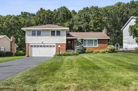 106 Marie Parkway, Colonie, NY 12211