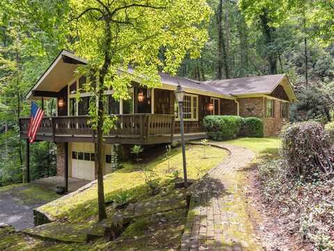 25 Iroquois Drive, Hendersonville, NC 28791