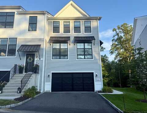 61 Brentwood Circle, Danbury, CT 06810