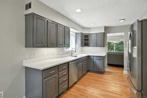49 Brettonwood Drive, Simsbury, CT 06070