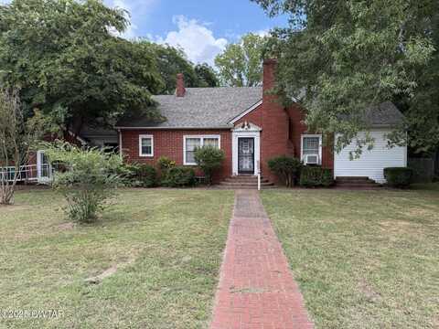 1846 S Highland Avenue, Jackson, TN 38301