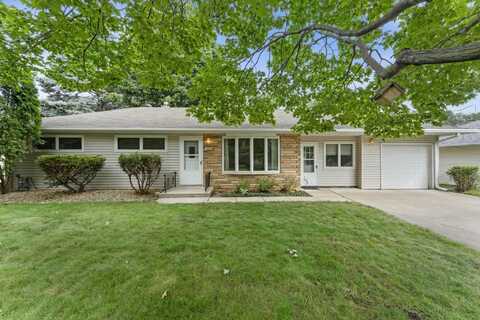 1739 Rose Pl, Roseville, MN 55113