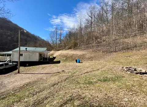415 Pinsonfork, Mc Andrews, KY 41543