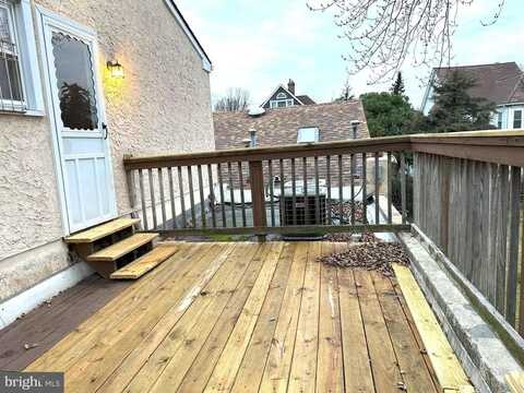 31-33 E LOGAN AVENUE, GLENOLDEN, PA 19036