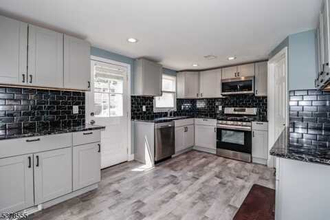 140 Newman St, Metuchen, NJ 08840