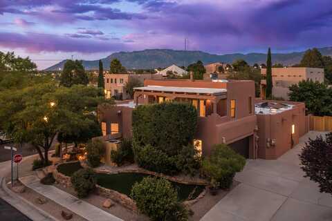 4304 VIA DE LUNA NE, Albuquerque, NM 87110