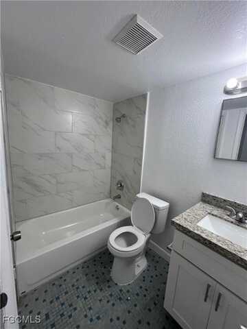 2452 Stella Street unit: 203, Fort Myers, FL 33901