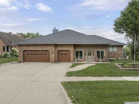 740 Briarstone Dr, MASON CITY, IA 50401