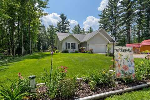 4073 SHANGRI LA RD, Eagle River, WI 54521