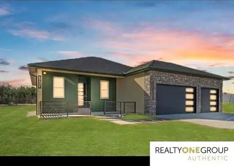 3013 W Laux Drive, Hastings, NE 68901