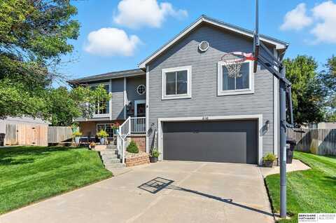 828 Clearwater Drive, Papillion, NE 68046