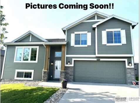 1709 Mayflower Road, Bellevue, NE 68123