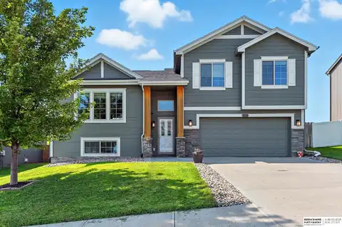 1709 Mayflower Road, Bellevue, NE 68123