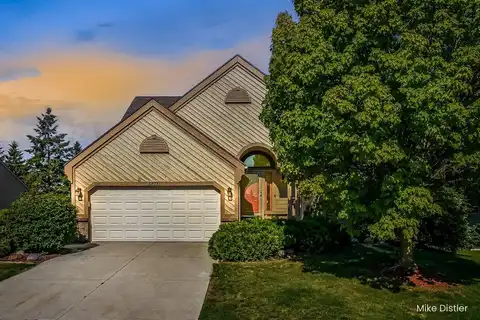 5877 Castle Brook Avenue SE, Kentwood, MI 49508