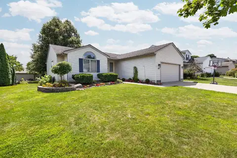 419 Woodland Drive W, Saline, MI 48176