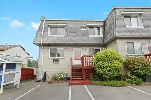124 Ladd Road, Walled Lake, MI 48390
