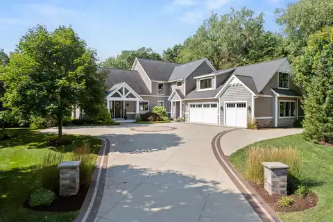 6200 Cascade Pointe Drive SE, Grand Rapids, MI 49546