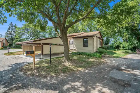 2641 Chatham Woods Drive SE, Grand Rapids, MI 49546