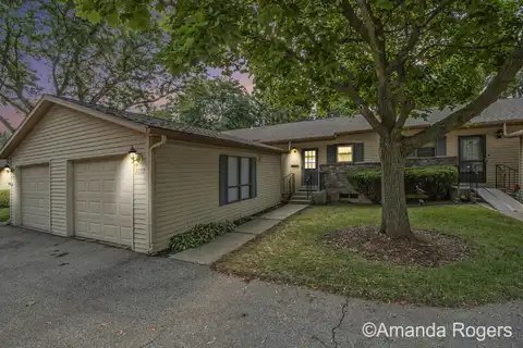 3230 Oxford Drive SE, Grand Rapids, MI 49512