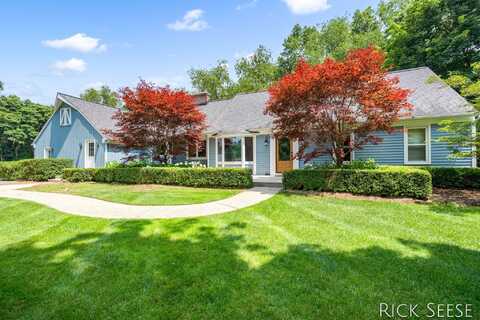 970 Cramton Avenue NE, Ada, MI 49301