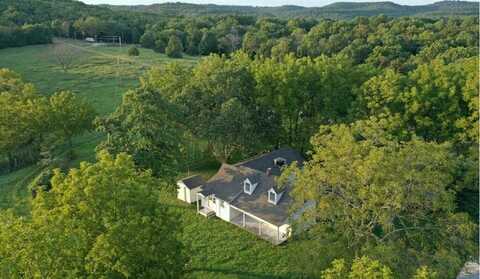 550 Panther Prowl Ln, Seymour, MO 65746