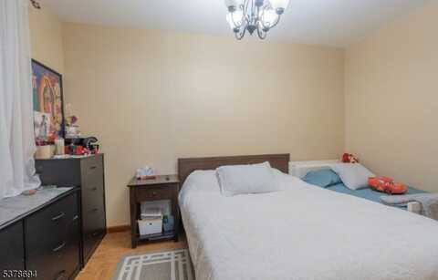 218 Cleveland Ave, Harrison Town, NJ 07029