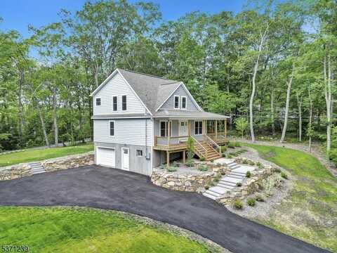 305 Mountainside Dr, Vernon, NJ 07422