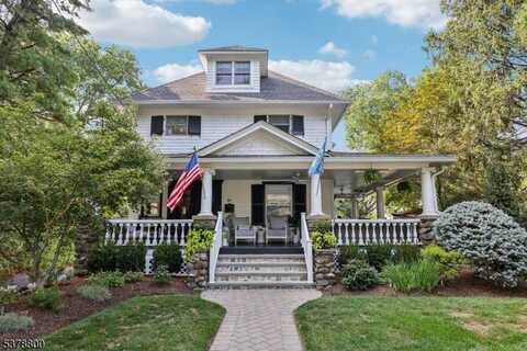 44 Washington Pl, Ridgewood, NJ 07450