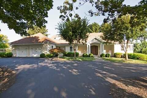 723 Dwyer Ln, Lewisburg, WV 24901