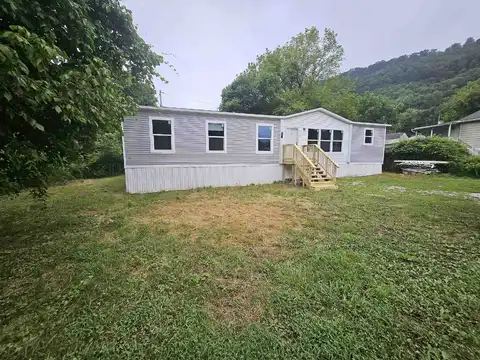 101 Ballard Street, Cabin Creek, WV 25035
