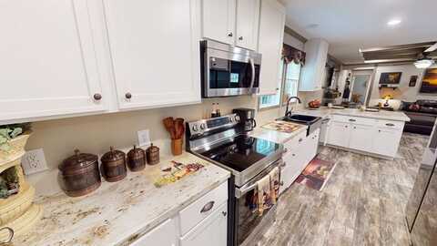 2957 Waterwood Dr, Chandler, TX 75756