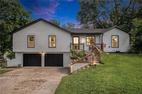 10009 NW 70th Court, Parkville, MO 64152