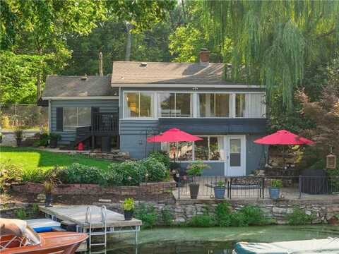 11 Emerald Shore Drive, Lake Tapawingo, MO 64015