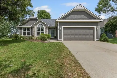 16 Holly Lane, Paola, KS 66071