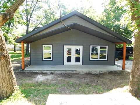 805 S Pine Street, Holden, MO 64040