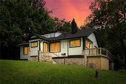 9137 Holmes Road, Kansas City, MO 64131