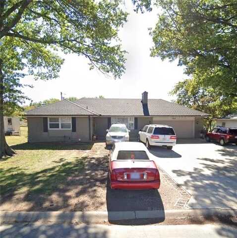 17611 E Susquehanna Drive, Independence, MO 64056