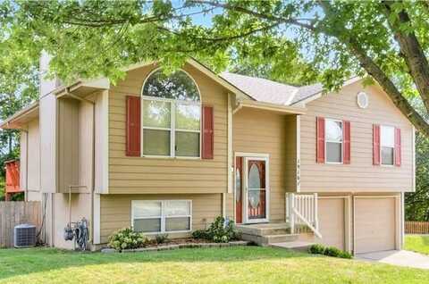 1916 Red Oak Lane, Blue Springs, MO 64029