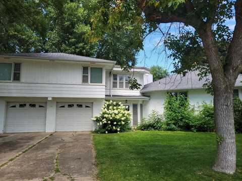 203 N 15th Street, Estherville, IA 51334