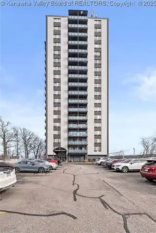 1800 Roundhill Road unit: 901, Charleston, WV 25304