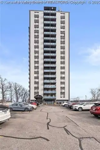 1800 Roundhill Road unit: 205/206, Charleston, WV 25304