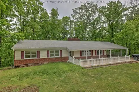 946 S Walnut Street, Saint Albans, WV 25177